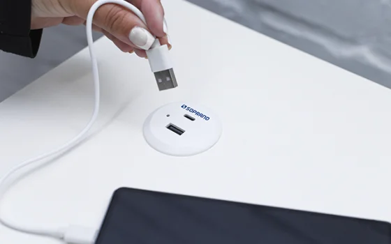 TOMADA 1 USB E 1 USB-C DE EMBUTIR PARA MOVEIS BRANCO - Soprano