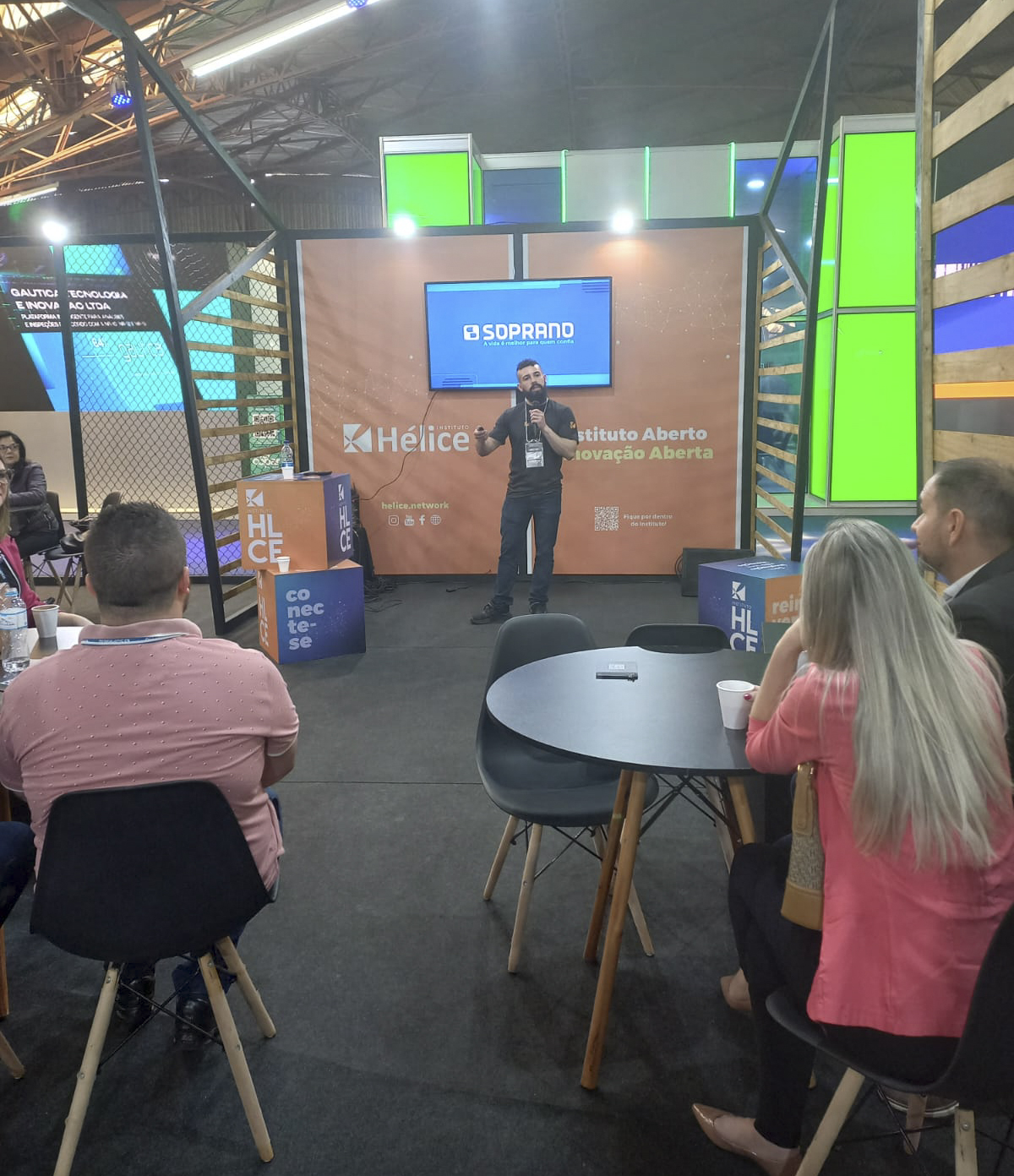 Leonardo da Silva Sens, Trainee da Soprano Leonardo da Silva Sens, Trainee da Soprano